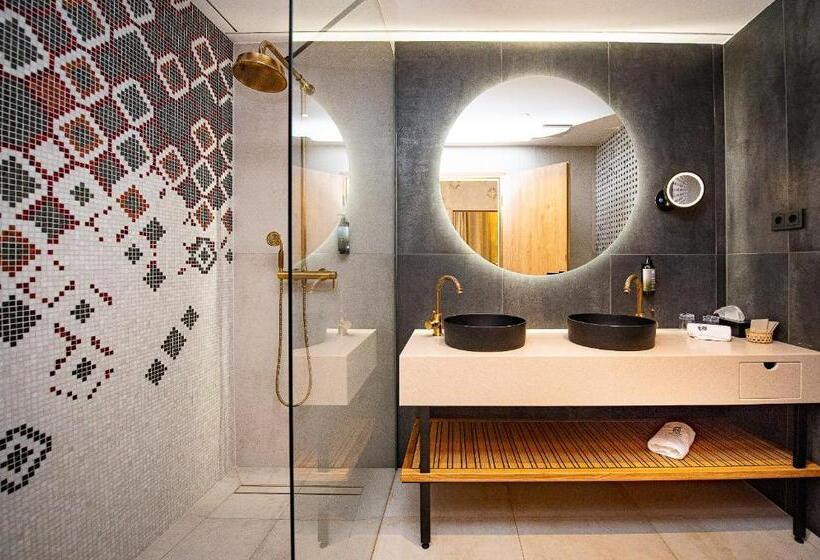 Полулюкс с Балконом, Bordűr Wellness Hotel Superior és Szőnyegmúzeum
