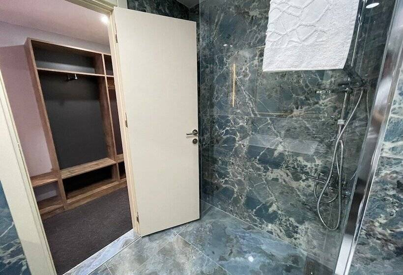 اتاق لوکس, Yeni Sevcan