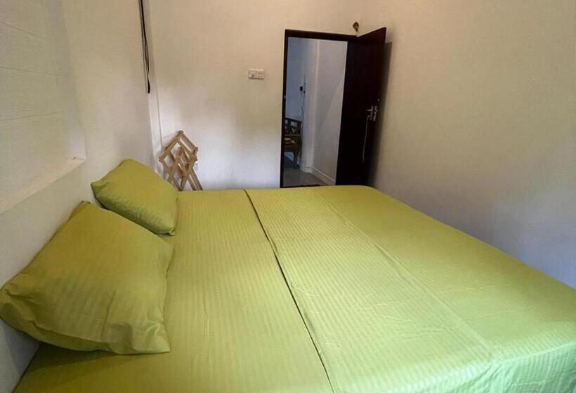 Quarto Estandar Banheiro Compartilhado, Happy Waves Guesthouse