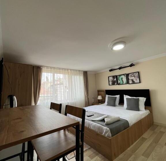 اتاق استاندارد, 9 ) Taksim’de şık Tasarım Otel Odası