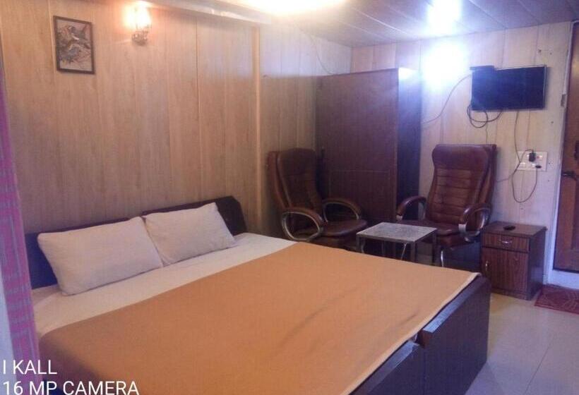 三人经典房间, Oyo Pine Home Resorts