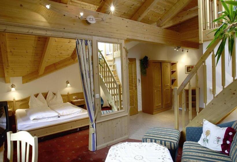 Family flat with balcony, Familienhotel Moos Alm