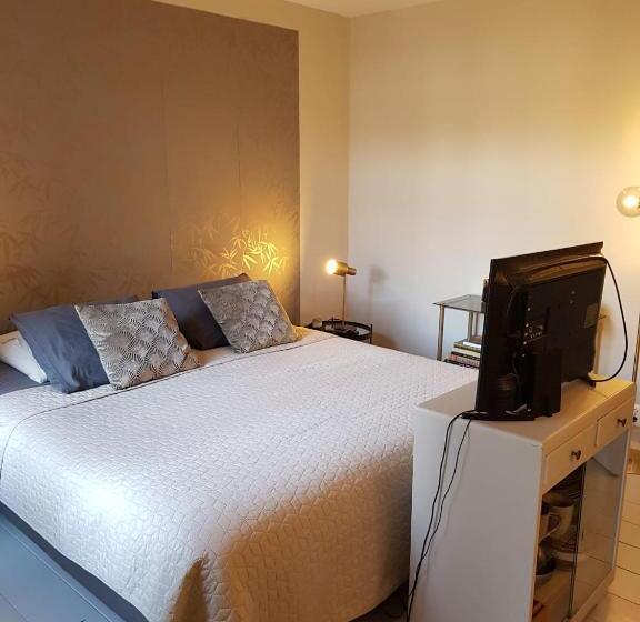 Номер Deluxe, The Superstay Boutique Guestroom
