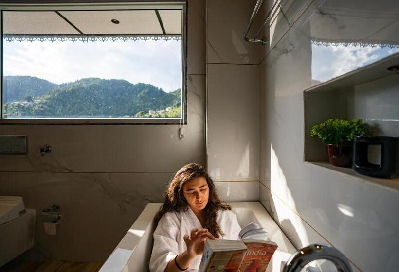 자쿠지 스위트, Alt Life Luxe   Uppper Bhagsu Mcleodganj