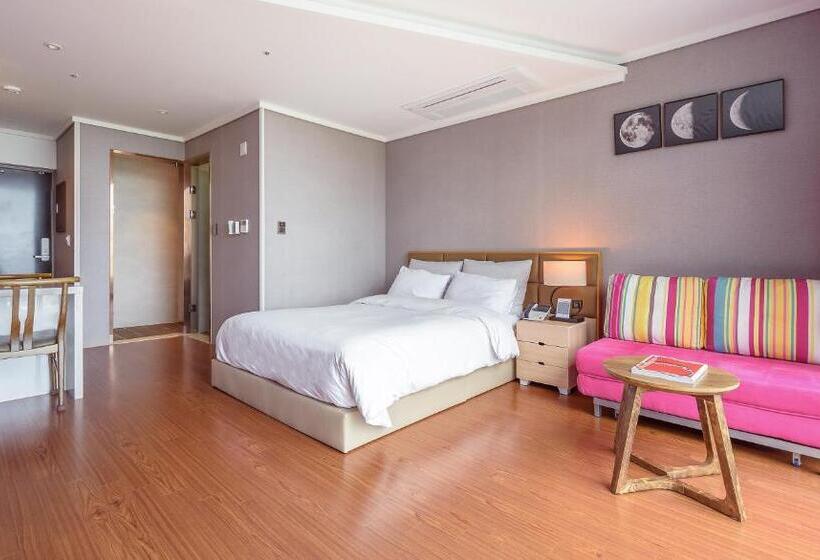 اتاق خانوادگی, Friemily Poolvilla &