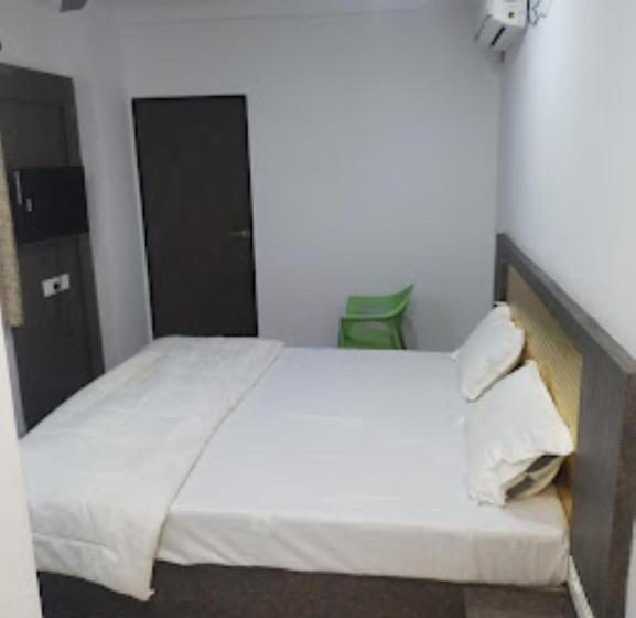 Номер Deluxe, Nandan Lodge, Tuljapur