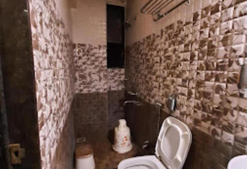 Номер Deluxe Кровать Кинг, Pratibha Executive 2 Star Osmanabad