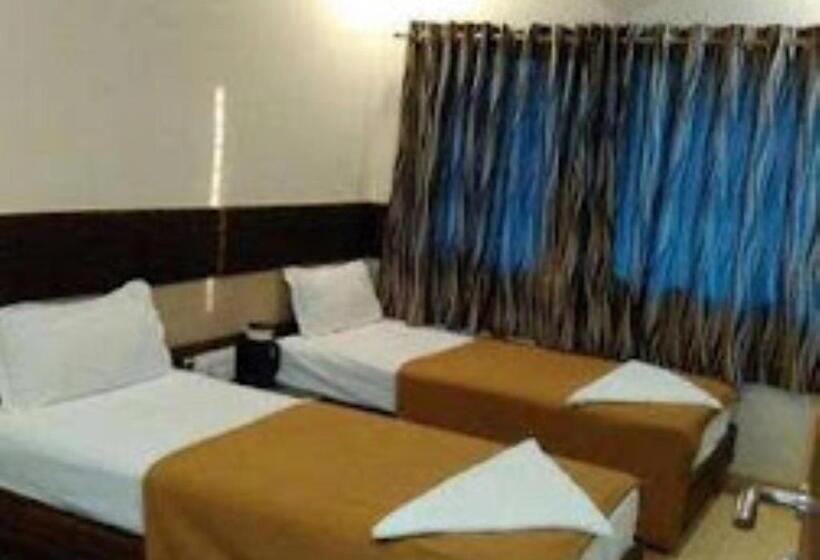 Номер Deluxe Кровать Кинг, Pratibha Executive 2 Star Osmanabad