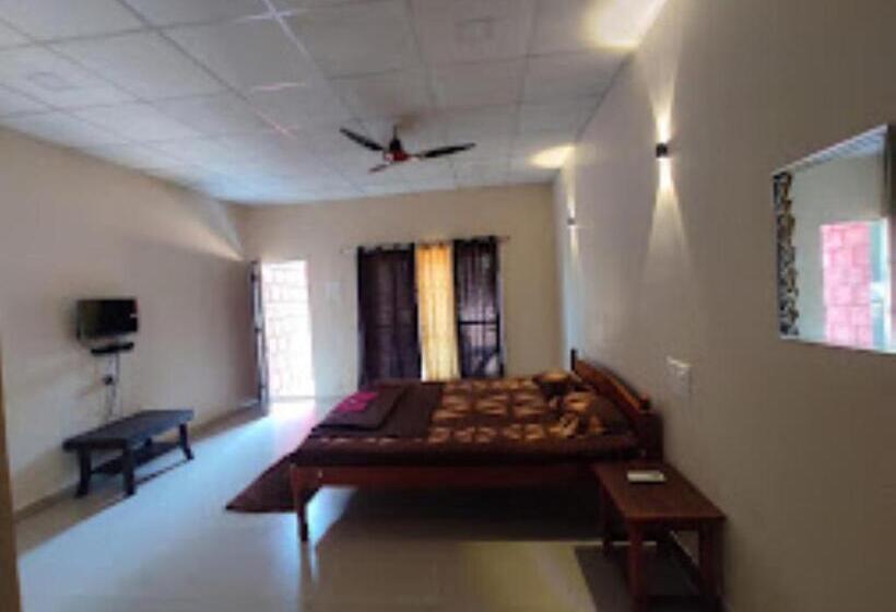デラックスルーム, Rehoboth Resort, Malvan