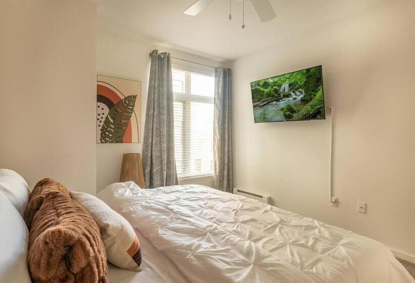 2 Yatak Odalı Daire, Spacioustwo Bdrm2bathrmlaundrygympaid Parking