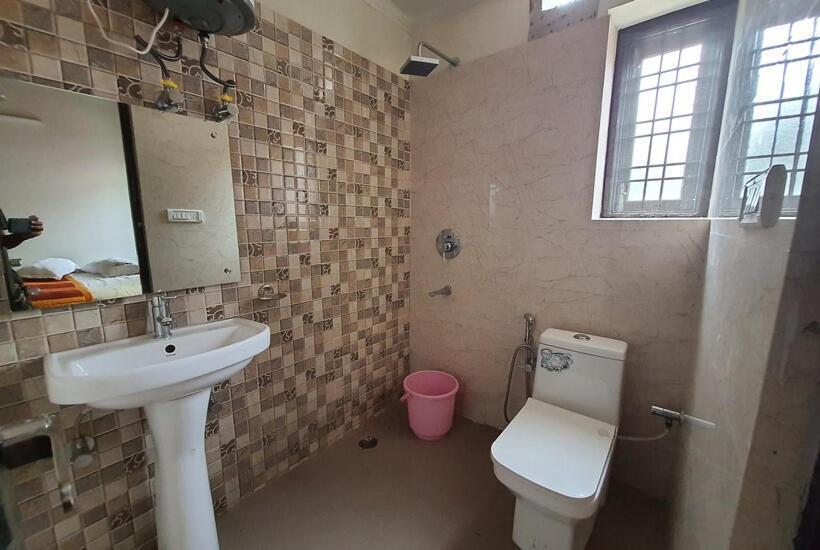 Номер Стандарт Вид на Озеро, Upvan Inn Bhimtal