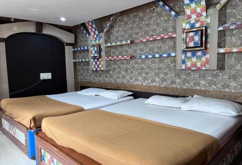四人豪华间, Staymaker Hotel Raj Empire