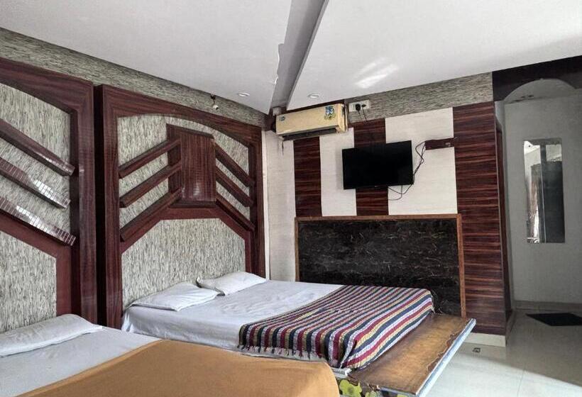 四人豪华间, Staymaker Hotel Raj Empire