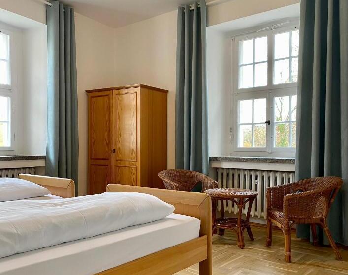 Номер Стандарт Вид на Сад, Kavaliershaus Neben Schloss Rauenstein