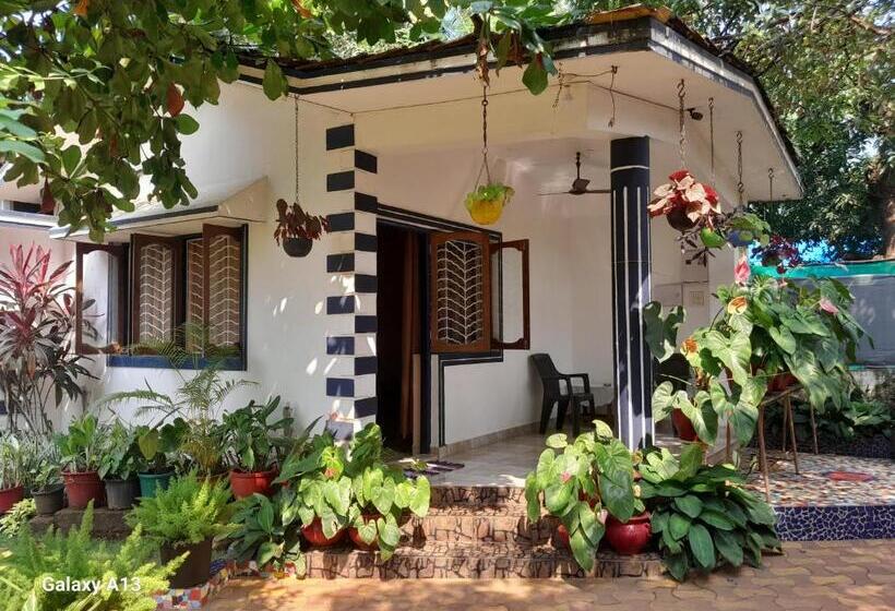 اتاق استاندارد با چشم‌انداز باغ, Atharva Holiday Homes