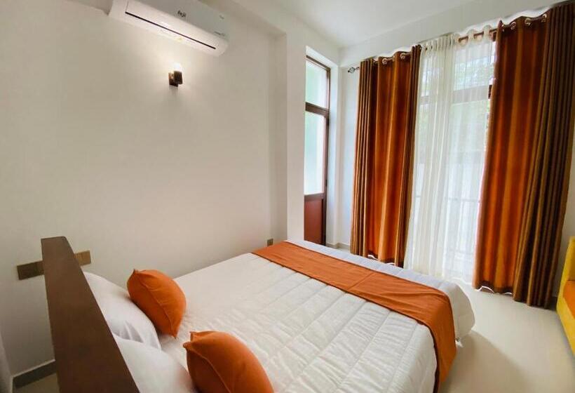 Номер Стандарт с Балконом, Aurelia Inn