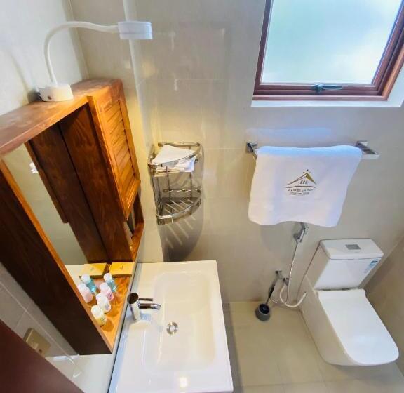 Четырехместный Номер Стандарт с Балконом, Aurelia Inn