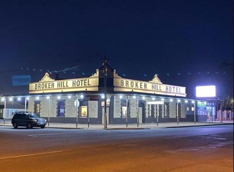 스탠다드 룸, Broken Hill