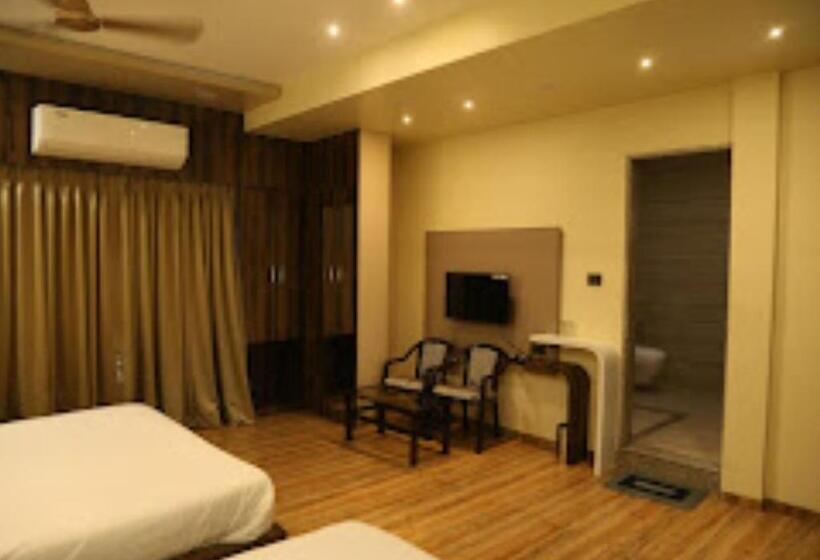 Номер Deluxe, Gopala Palace Ballarpur