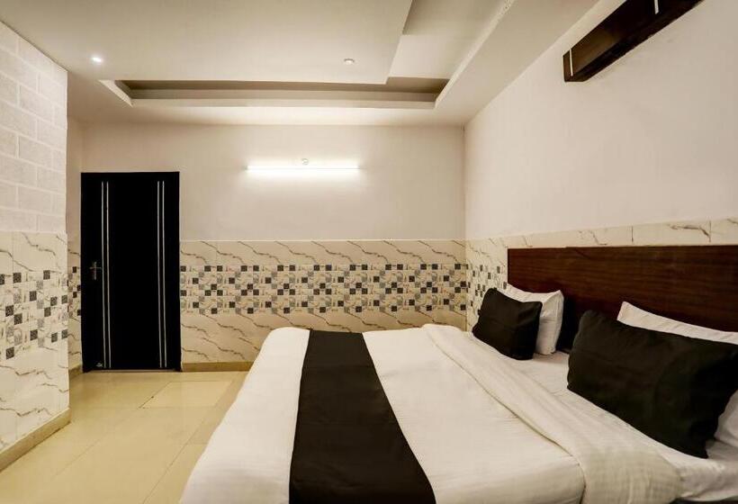 Трехместный Номер Классика, Oyo Flagship Hotel Vasundhara Heights