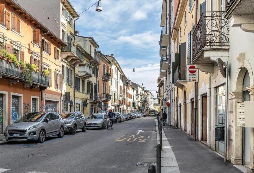 1 Bedroom Penthouse Apartment, Veronetta Stunning Rooftop With Lift