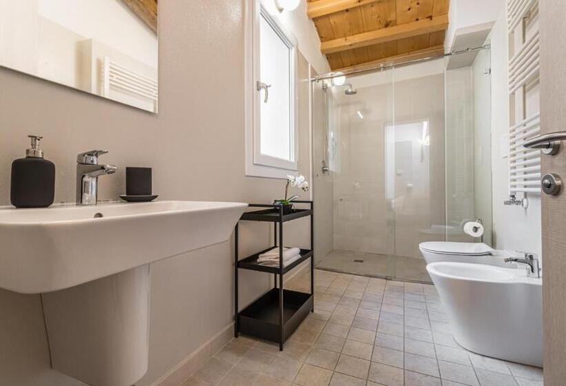 1 Bedroom Penthouse Apartment, Veronetta Stunning Rooftop With Lift
