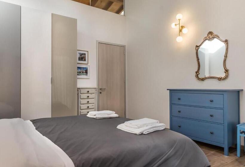 1 Bedroom Penthouse Apartment, Veronetta Stunning Rooftop With Lift