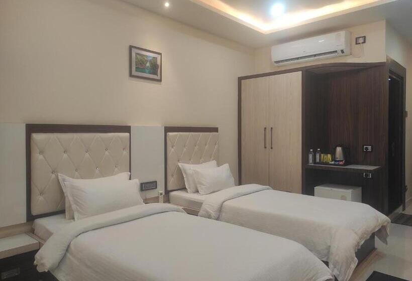 Номер Deluxe, Lee Palace