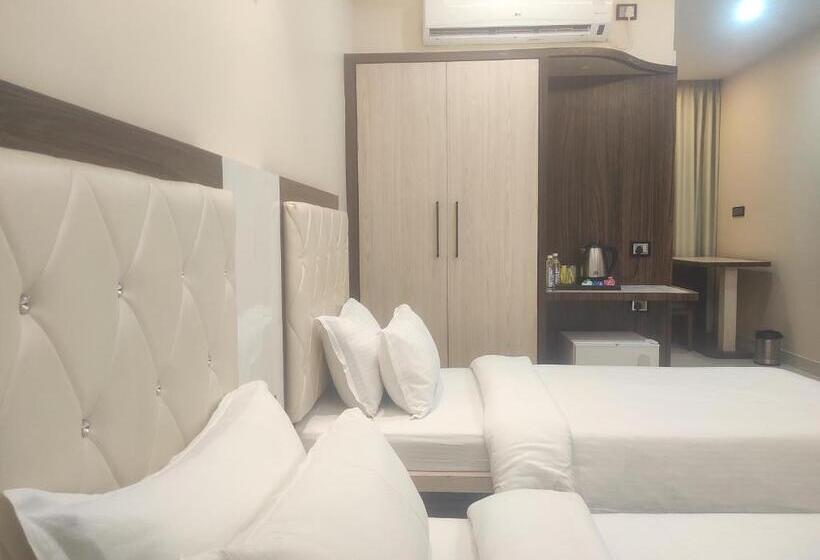 Номер Deluxe, Lee Palace