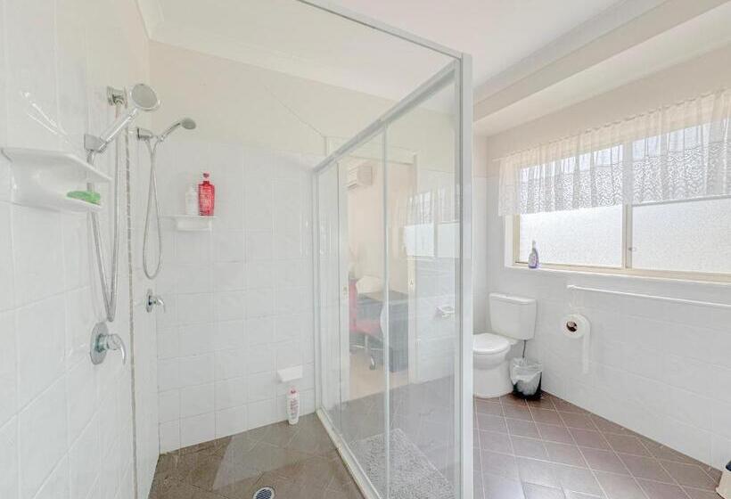 Family Suite, Sydney Farm Stay    Live With Nature And Animals
