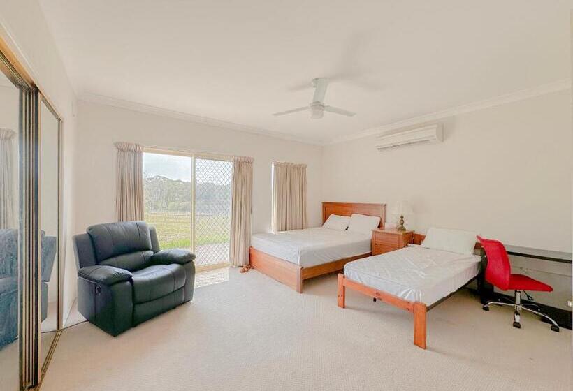 Family Suite, Sydney Farm Stay    Live With Nature And Animals