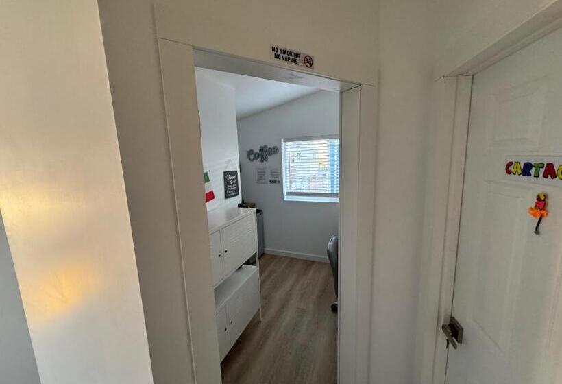 スタンダードルーム, Private Room In West Seattle Cartagena Inspired