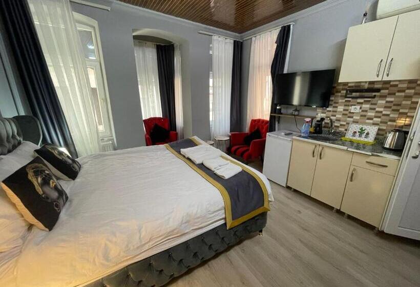اتاق استاندارد, Nefti Red Suite