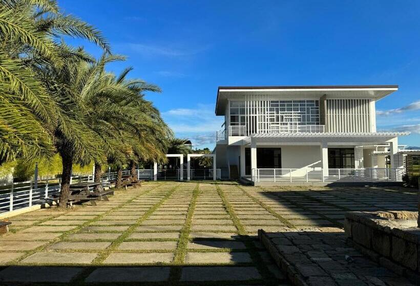 四人豪华间, North Stellar Hotel And Events Place