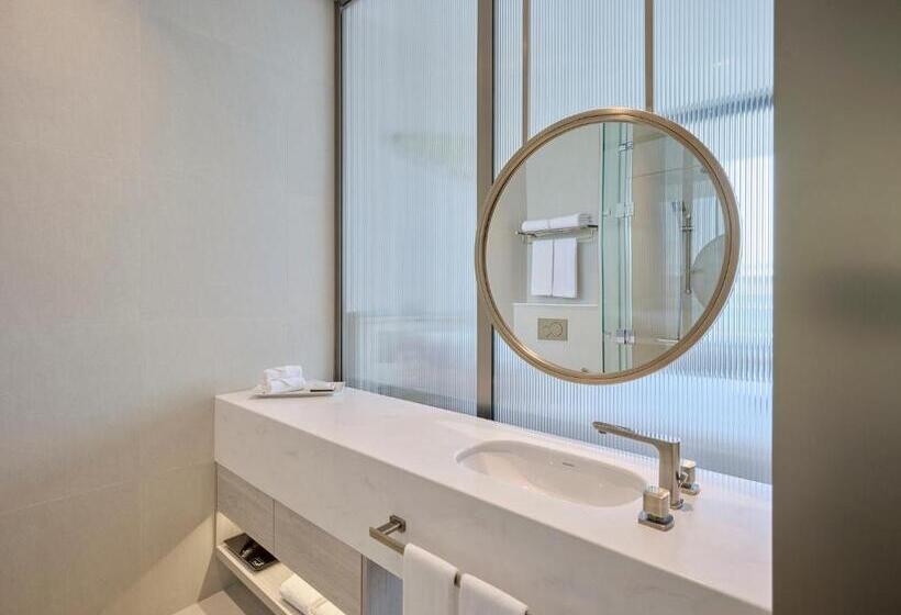 اتاق لوکس با تخت بزرگ, Arabella Beach Hotel Kuwait Vignette Collection, An Ihg