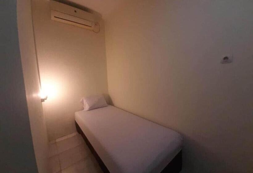 Номер Стандарт Индивидуальный, Oyo 93274 Oren Home Bekasi