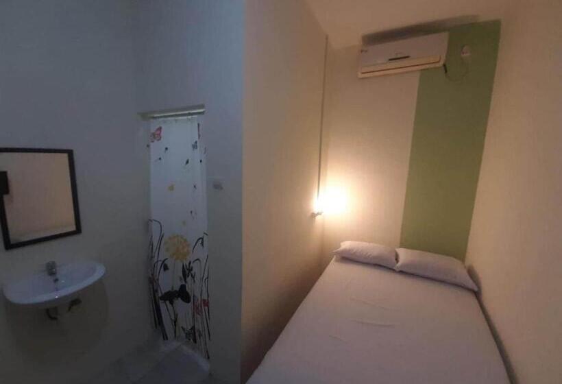 Номер Стандарт, Oyo 93274 Oren Home Bekasi