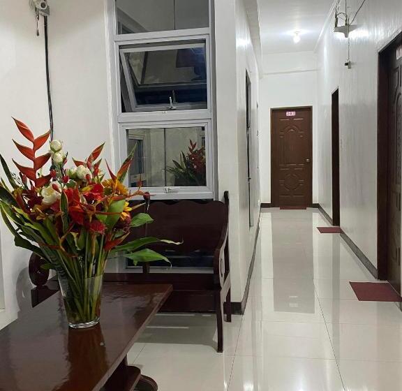 패밀리 룸, Three U S Pension House