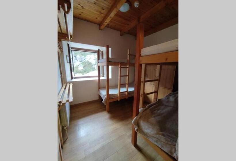 Кровать в Общей Комнате, Albergue Las Escuelas