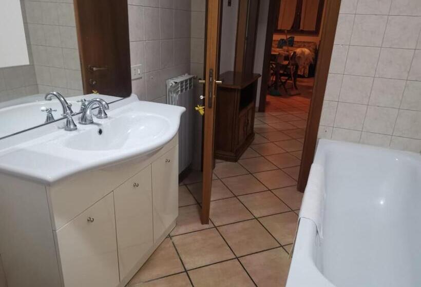 اتاق استاندارد با سرویس بهداشتی مشترک, B&b Adria