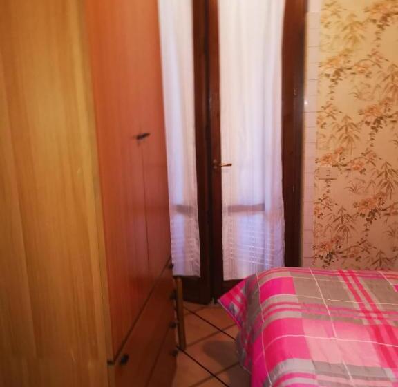 اتاق استاندارد با سرویس بهداشتی مشترک, B&b Adria