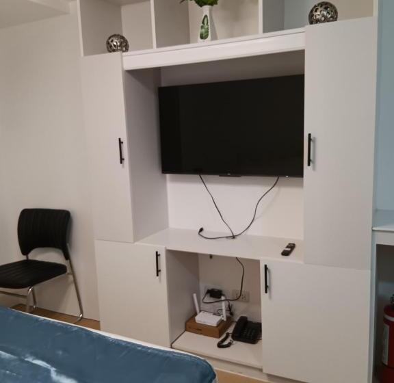 プールビュースタンダードステューディオ, Centrio Avida Condominium
