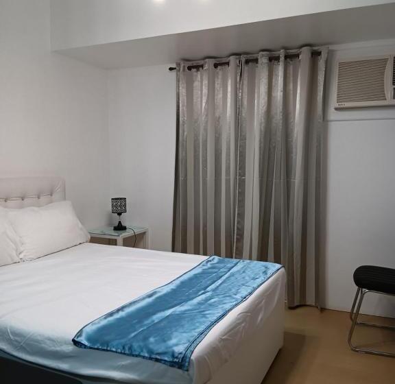 プールビュースタンダードステューディオ, Centrio Avida Condominium