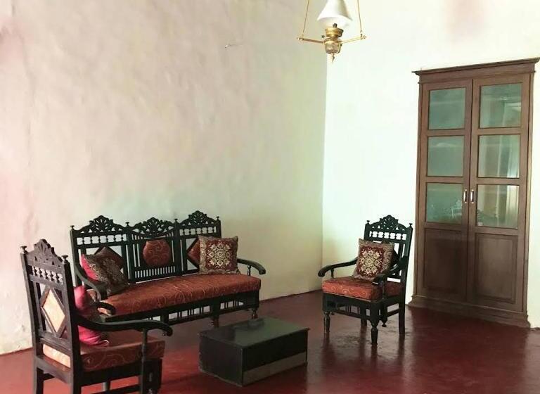 带花园景观的标准三人间, Heritage House : The Honeymooners Houstel