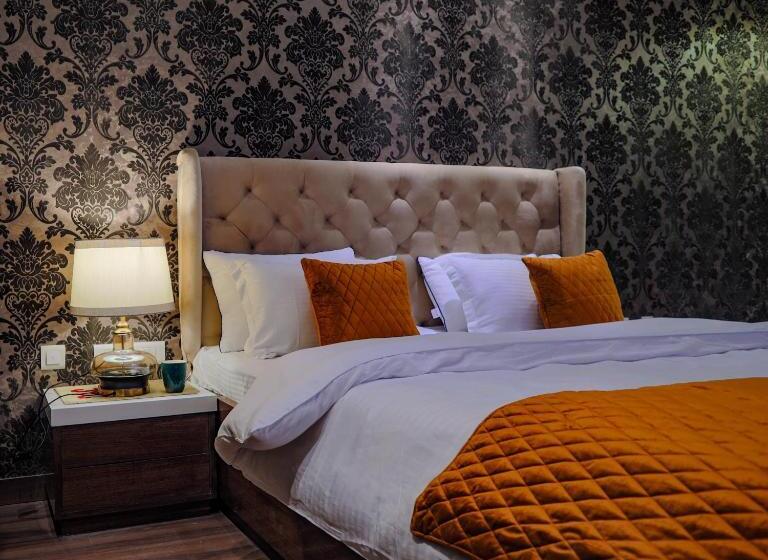 اتاق خانوادگی, Victorian Elegance Luxury Stays