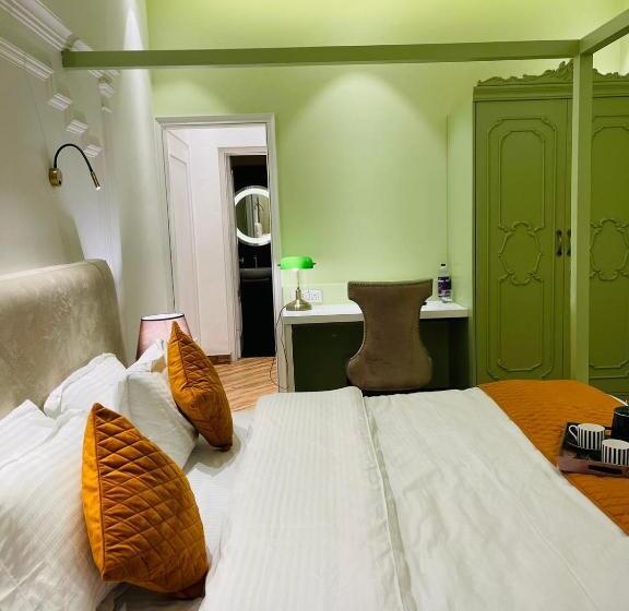 اتاق لوکس با تخت بزرگ, Victorian Elegance Luxury Stays