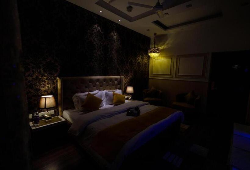 1 Bedroom Penthouse Apartment, Victorian Elegance Luxury Stays