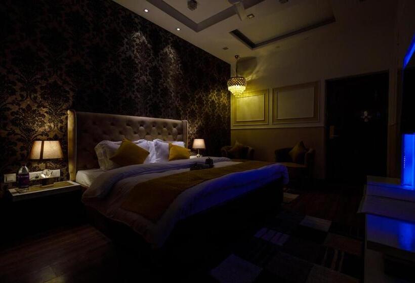 1 Bedroom Penthouse Apartment, Victorian Elegance Luxury Stays