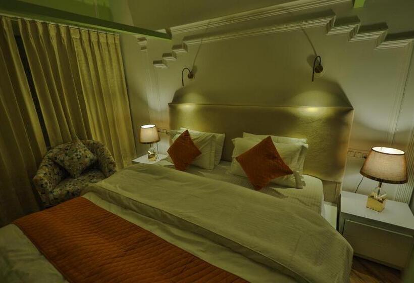 1 Bedroom Penthouse Apartment, Victorian Elegance Luxury Stays