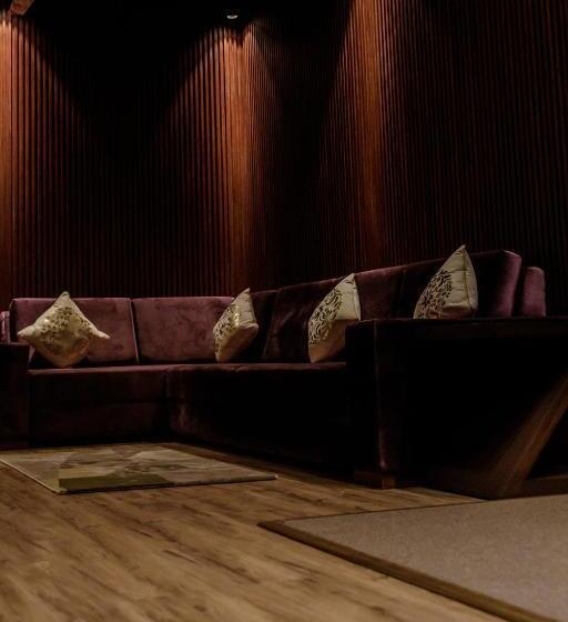 1 Bedroom Penthouse Apartment, Victorian Elegance Luxury Stays